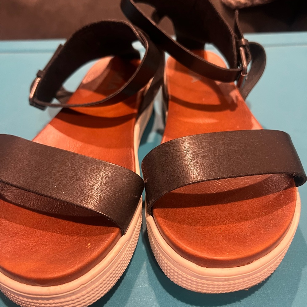 MIA Textured Sole in Gray